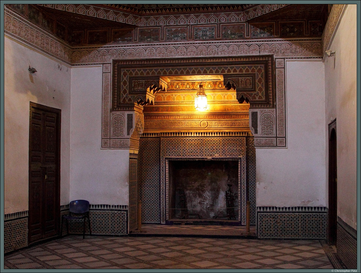 Die Zimmer des Bahia-Palastes sind reichhaltig dekoriert, stehen aber weitgehend leer. Der ehemalige Palast eines Growesirs besteht aus zahlreichen miteinander verbundenen Zimmern, Innenhfen und Grten. (Marrakesch, 20.11.2015)