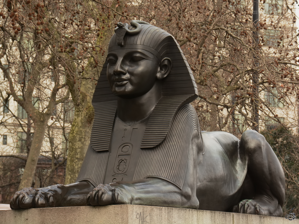 Diese in Bronze gegossene Sphinx befindet sich im Londoner Stadtzentrum in der Nhe der Themse. (Februar 2015)