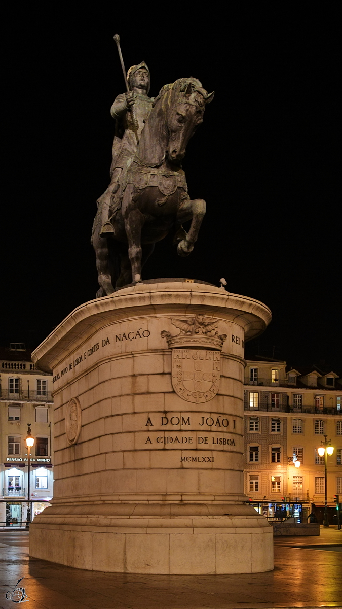 Diese bronzene Reiterstatue des zehnten Knigs von Portugal Dom Joao I befindet sich auf dem Praca de Figueira. (Lissabon, Januar 2017)
