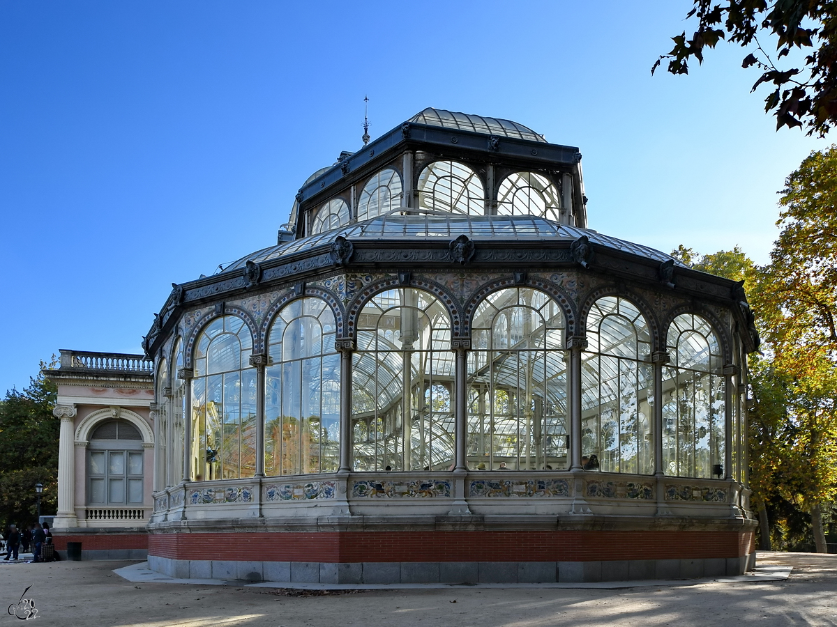 Dieser Ende des 19. Jahrhunderts fr die Blumenausstellung  Exposicin de las Islas Filipinas  errichtete Wintergarten (Palacio de Cristal) befindet sich im Retiro-Park. (Madrid, November 2022)