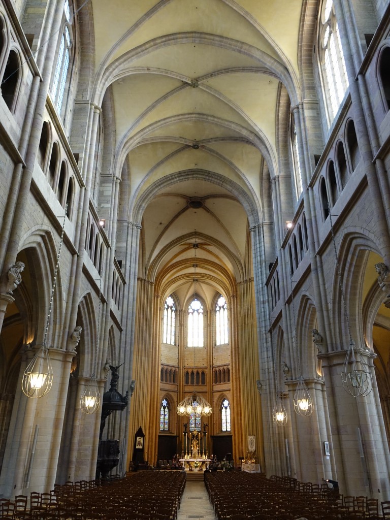 Dijon, Mittelschiff der Kathedrale St. Benigne (01.11.2015)