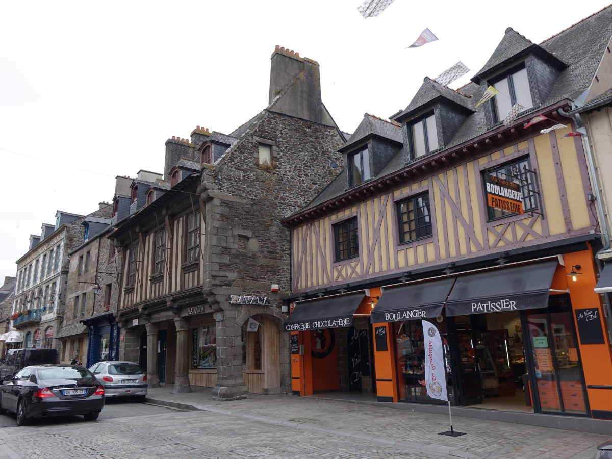 Dol-de-Bretagne, Huser in der Grand Rue des Stuarts (13.07.2015)
