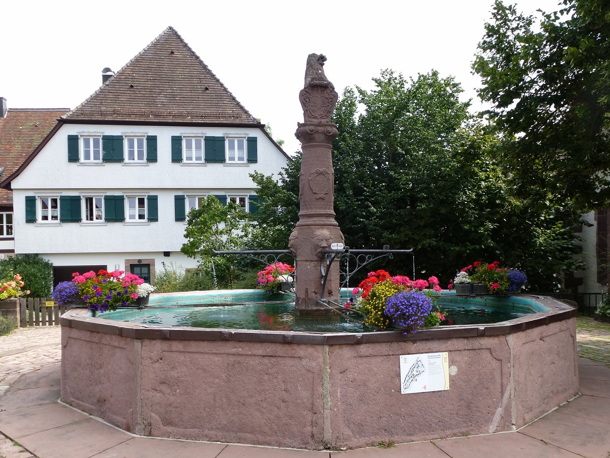 Dornstetten, der 1743 aufgestellte Jakobsbrunnen an der Martinskirche, Sept.2017