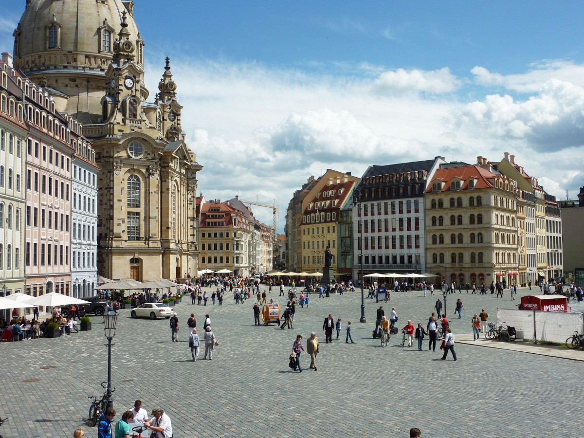 Dresden - Blick ber den Neumarkt auf die Frauenkirche. Aufgenommen im Mai 2013.