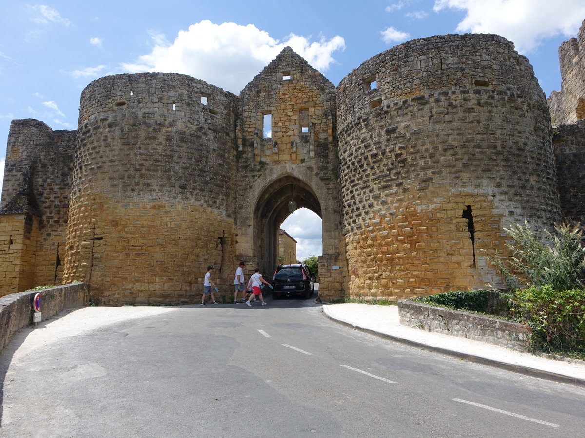 Dromme, Stadttor Porte des Tours der Stadtmauer, erbaut im 13. Jahrhundert (22.07.2018)