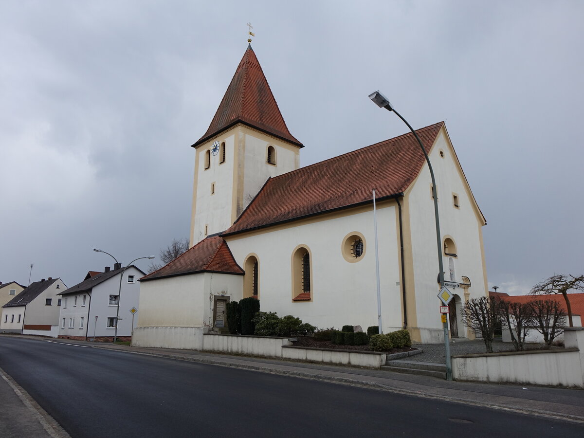 Drnsricht, Pfarrkirche St. Ulrich, romanische Chorturmanlage, erbaut im 13. Jahrhundert, Langhaus erweitert 1732 (06.04.2015)