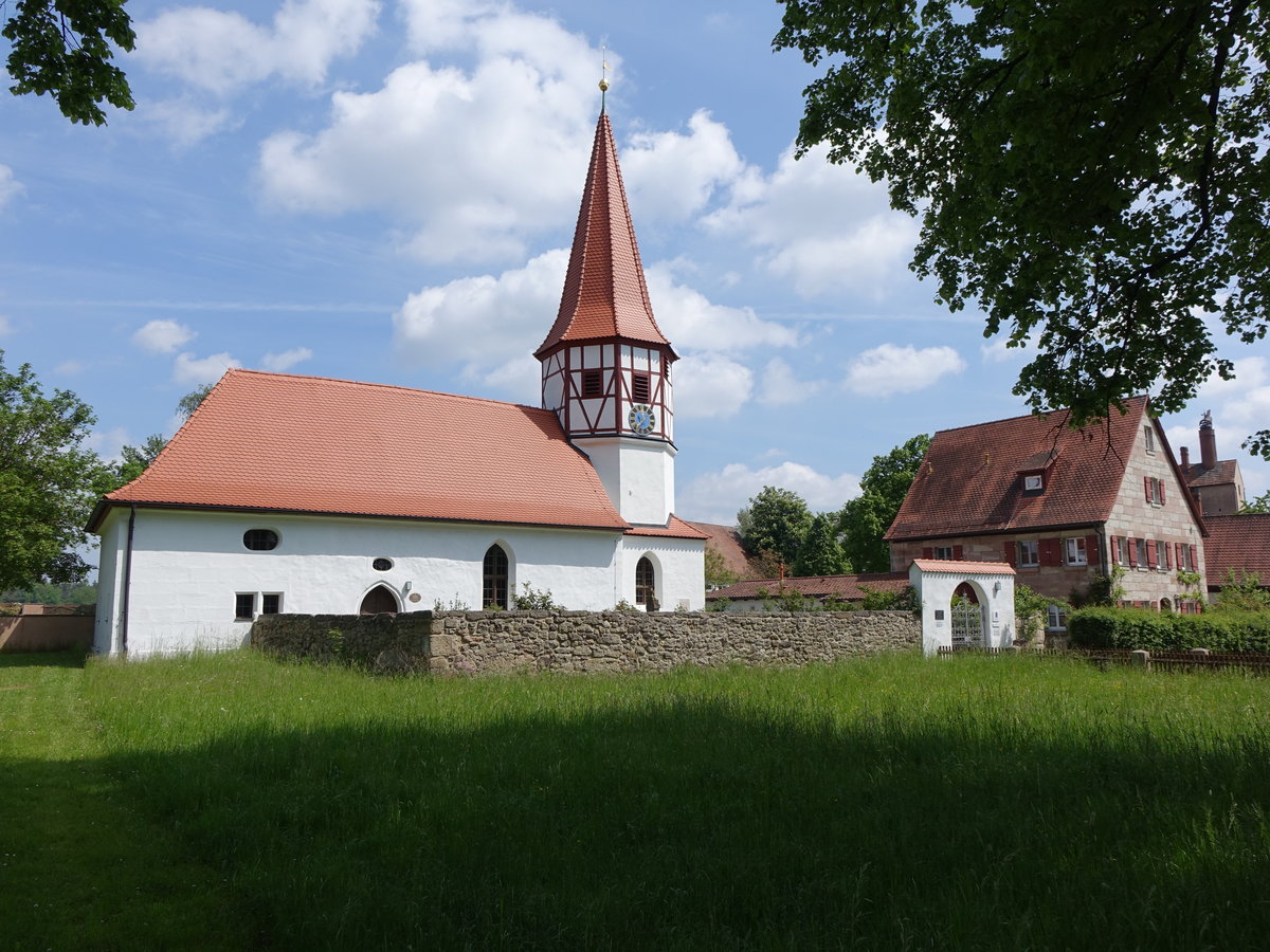 Drrenmungenau, Ev. St. Jakobus Kirche, verputzter Massivbau mit Walmdach und Chorturm, erbaut 1614 durch Christoph von Westernach, 1923 nach Westen verlngert (26.05.2016)