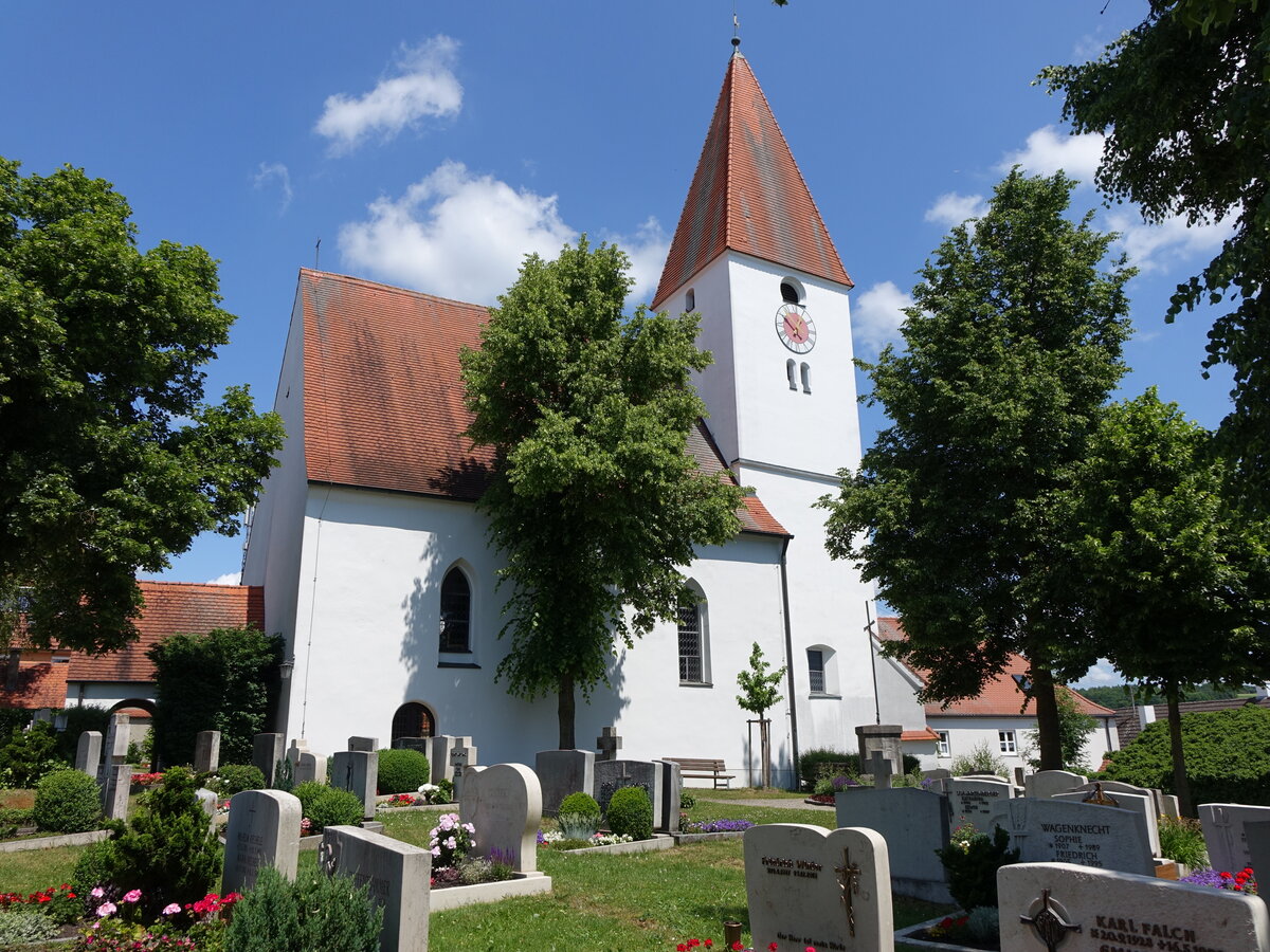 Ebermergen, Pfarrkirche St. Peter und Paul, gotische Chorturmkirche, erbaut im 14. Jahrhundert (07.06.2015)