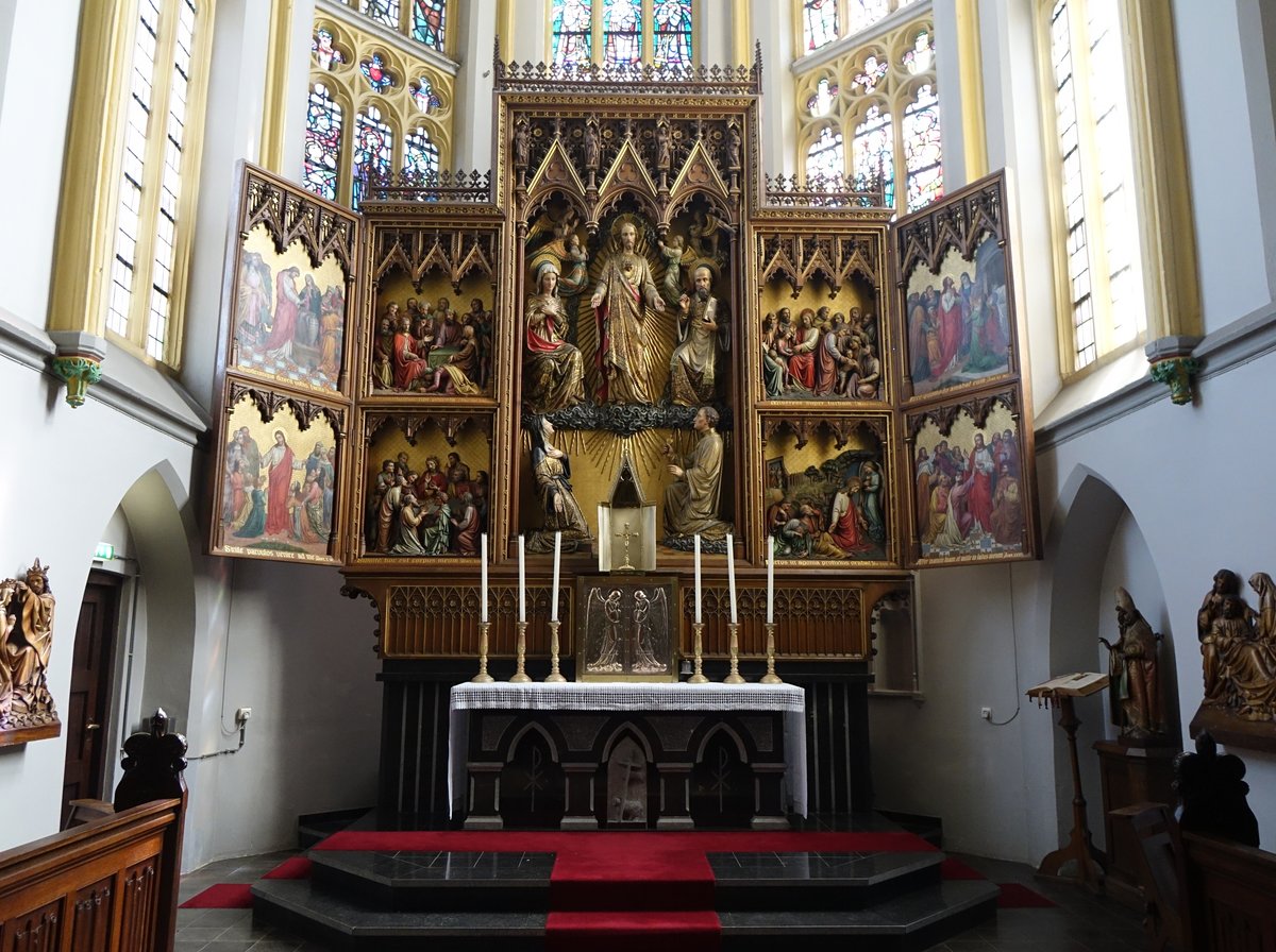 Echt-Susteren, neugotischer Altar in der St. Lancrisius Kirche (05.05.2016)