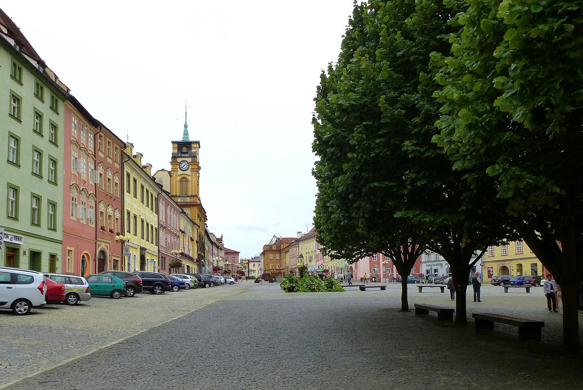 Eger (Cheb), Blick vom unteren Marktplatz Richtung Rathaus, Aug.2014