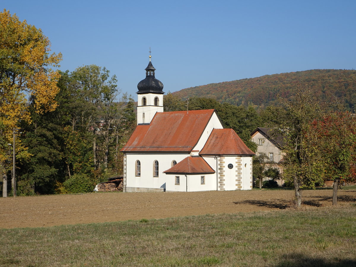 Ehrl, kath. Filialkirche St. Patrona Bavariae, Saalbau mit Satteldach und eingezogenem Chor, erbaut 1920 (14.10.2018)