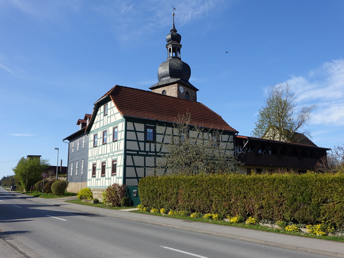 Eicha, Fachwerkhaus und Ev. Kirche in der Trappstadter Strae (09.05.2021)