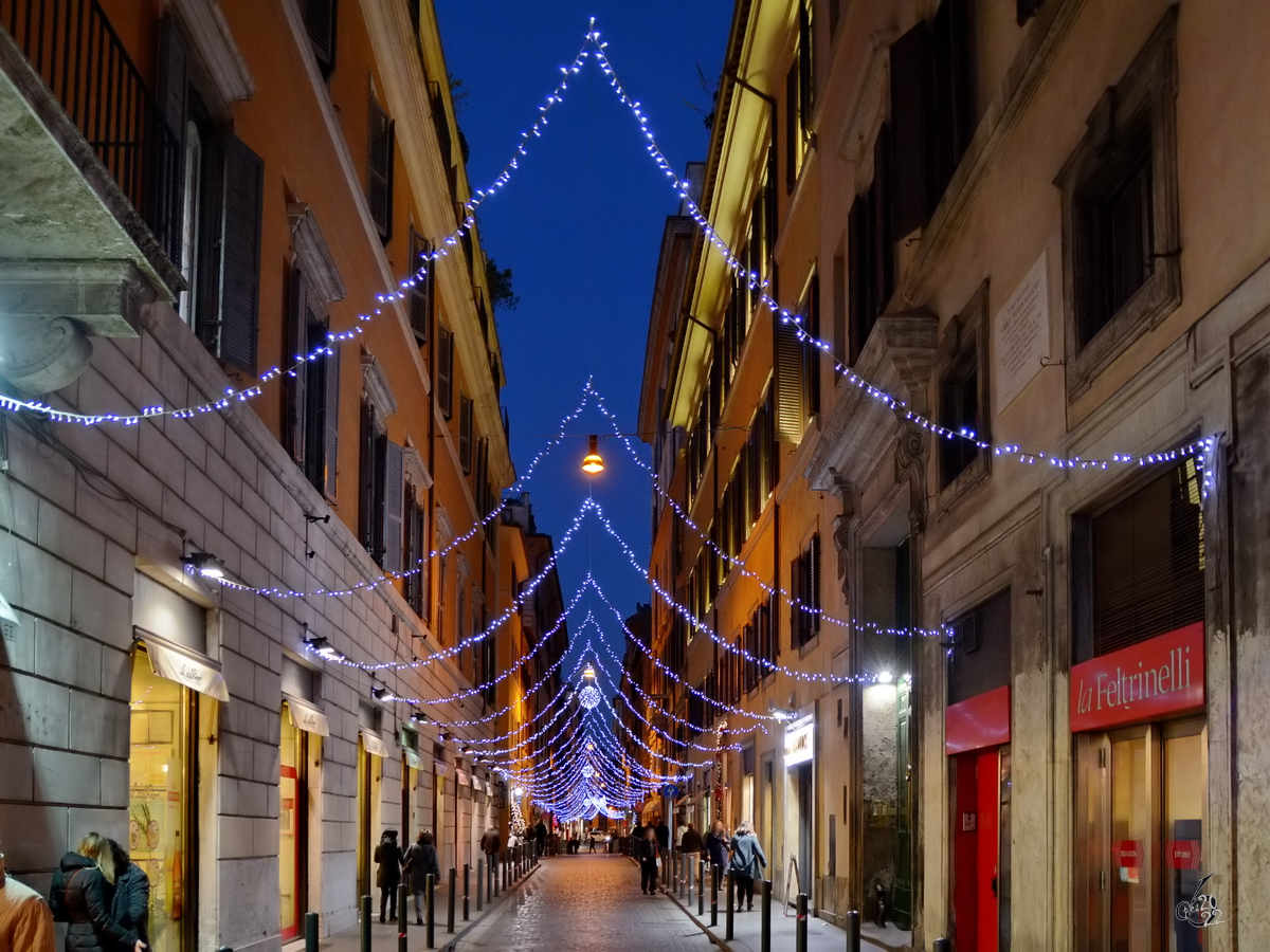Ein abendlicher Spaziergang durch die besinnlich geschmckte Hauptstadt Italiens. (Rom, Dezember 2015)