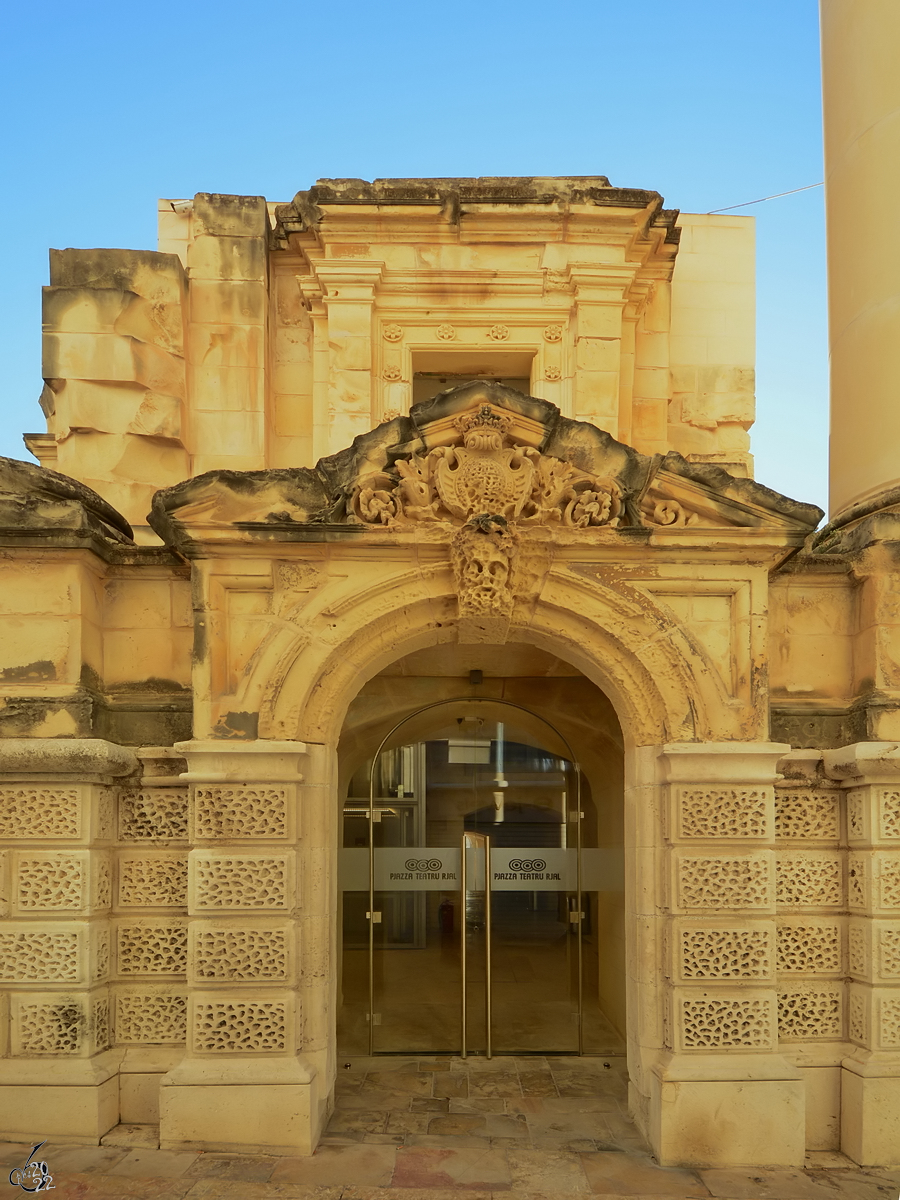 Ein altes Portal in Valletta. (Oktober 2017)