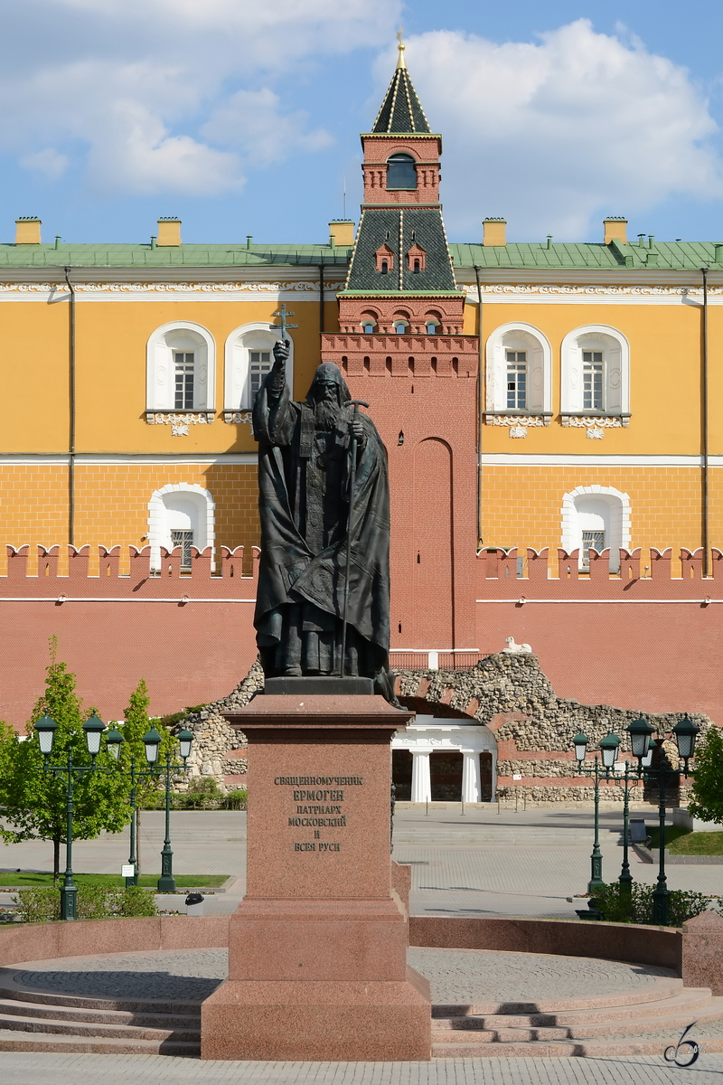 Ein Denkmal fr Patriarch Hermogenes im Alexandergarten Moskau. (Mai 2016)