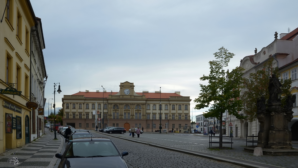 Ein (ehemaliges) Kasernengebude am westlichen Rand des Prager Stadbezirkes Hradschin. (September 2012)