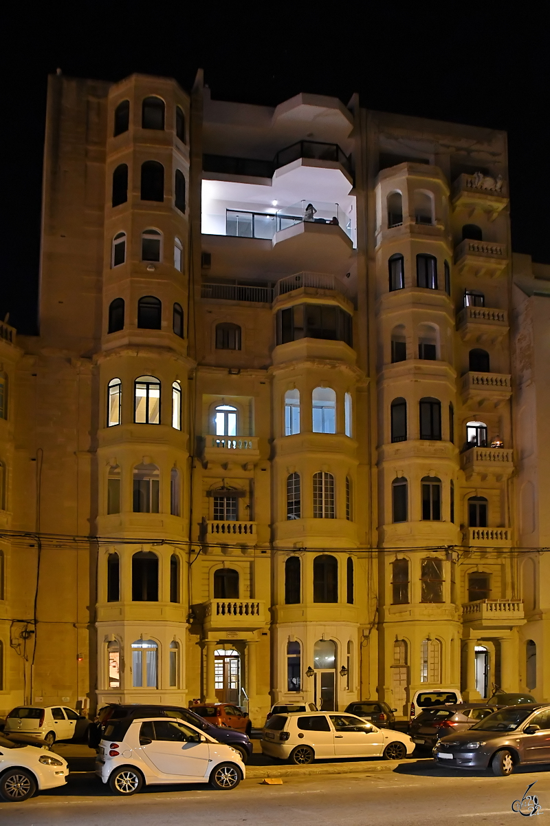 Ein relativ hohes Stadthaus in Sliema. (Oktober 2017)