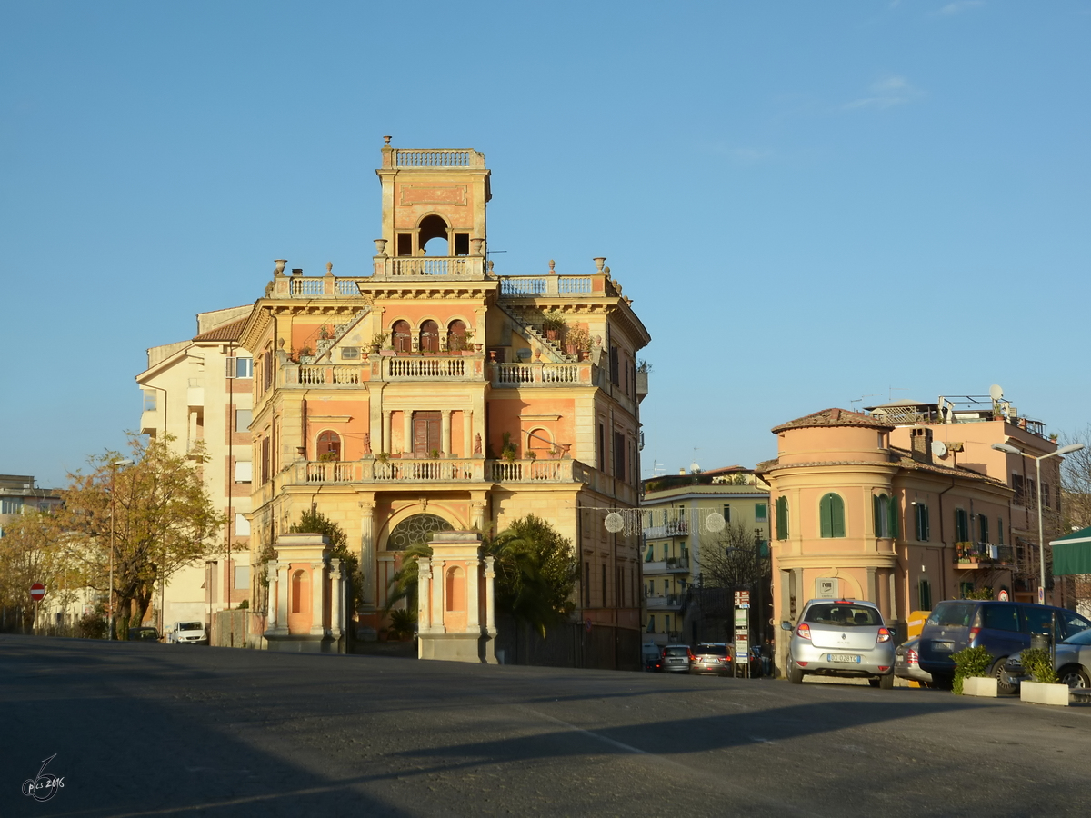 Eine alte Villa in der italienischen Stadt Bracciano. (Dezember 2015)