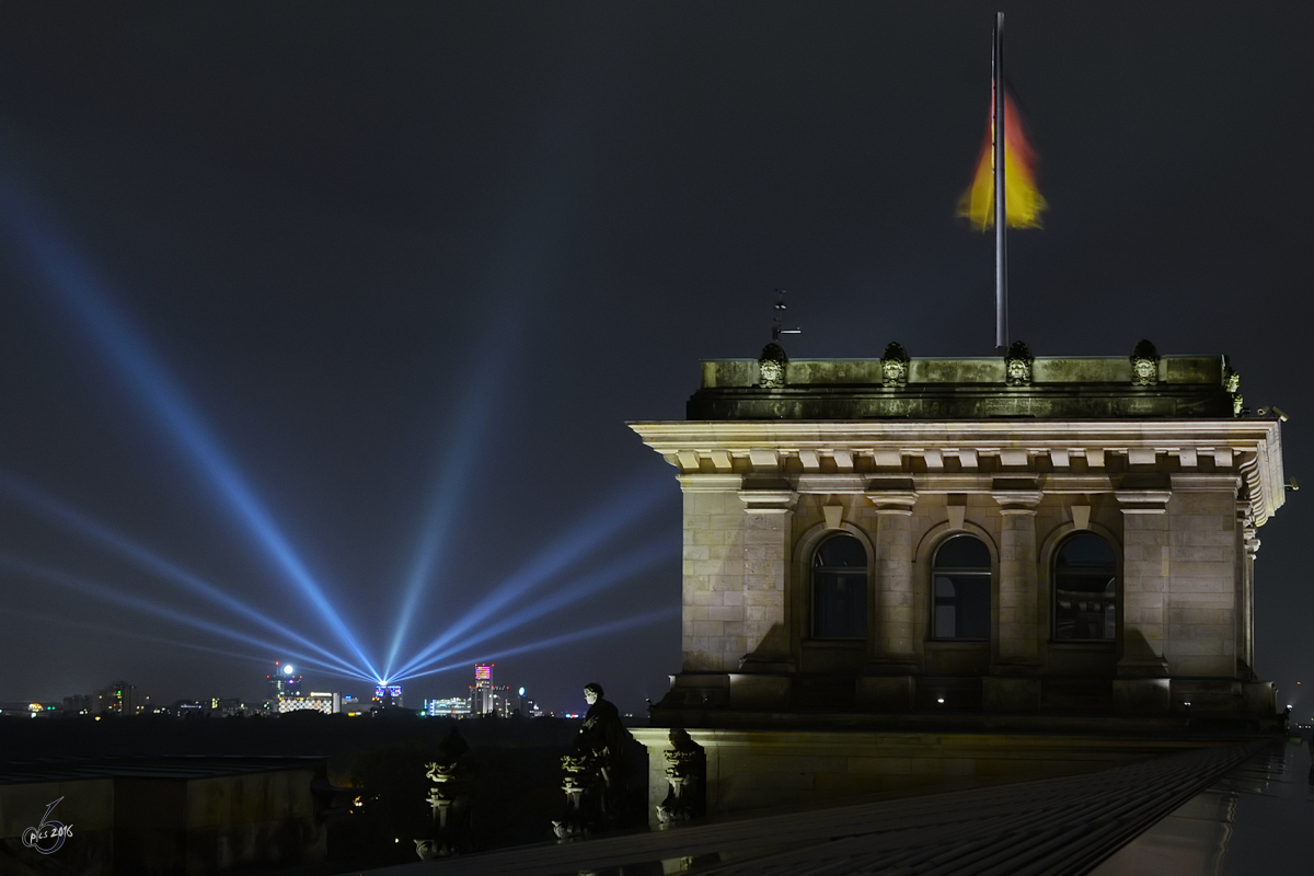 Eine der vier Aussenkuppeln des Reichstagsgebudes im Berliner Stadtteil Tiergarten. (Oktober 2013)