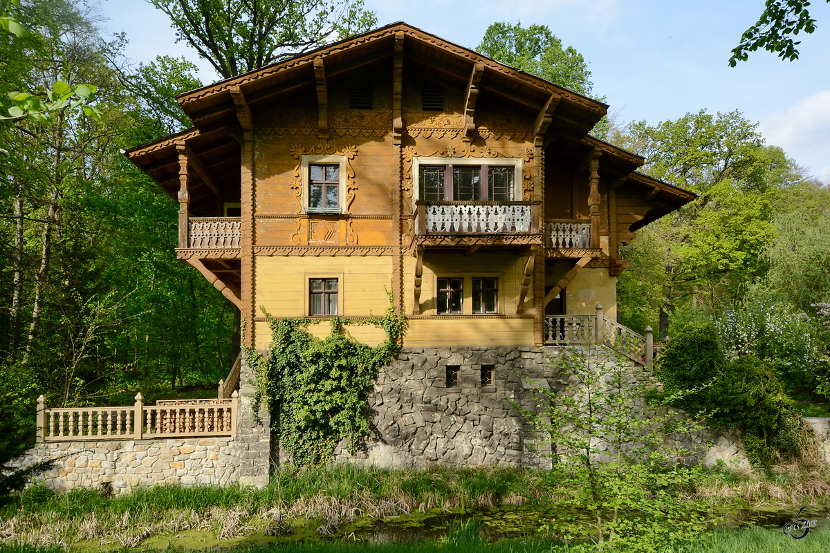 Eines von zehn in der Zeit von 1863 bis 1867 im Schweizer Stil errichteten Huser in Klein-Glienicke. Heute sind nur noch vier Huser erhalten.