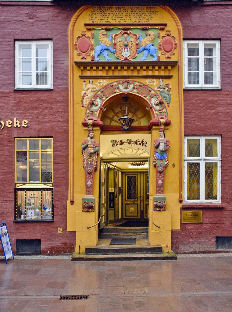 Eingang zur Alte Rathausapotheke in Lneburg. 30. Januar 2016.