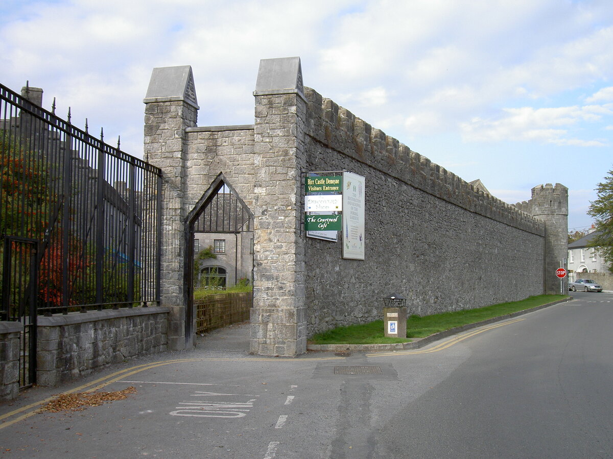 Eingangstor zum Birr Castle, erbaut im 17. Jahrhundert (13.10.2007)
