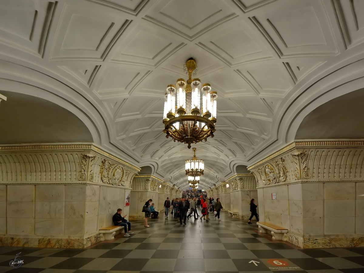 Einige Stationen der Moskauer Metro wurden oft als unterirdische Palste fr das Volk bezeichnet. (Station Prospekt Mira, Mai 2016)