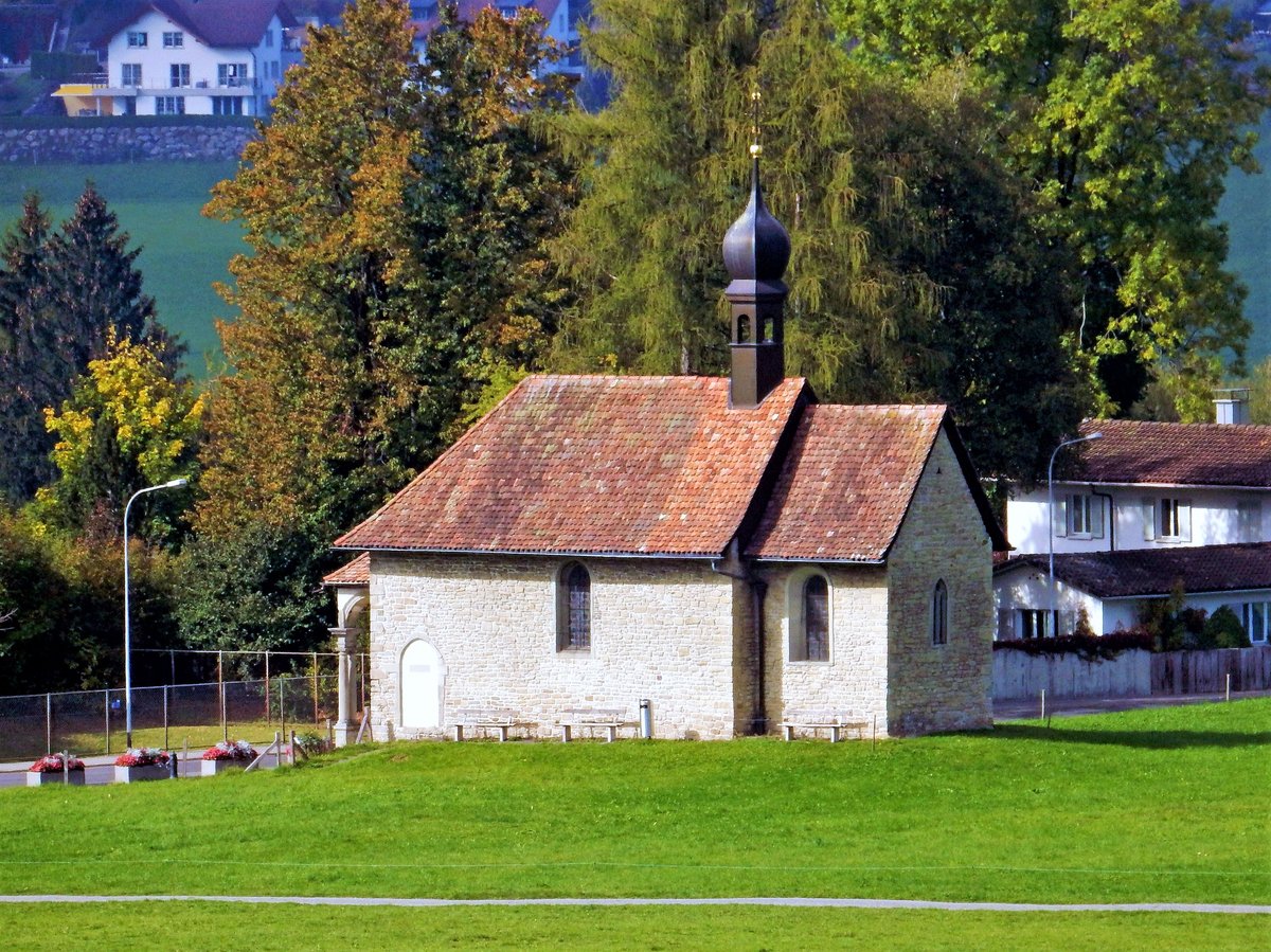 Einsiedeln, Gangulf-Kapelle, Baujahr 1030, der lteste noch erhaltene Bau Einsiedelns, 1940 vom Denkmalpfleger Linus Birchler restauriert - 02.10.2015