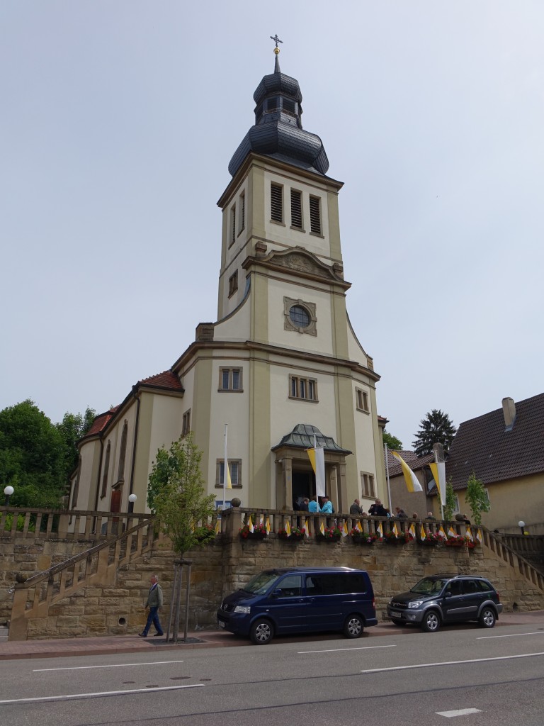 Elsenz, neubarocke Kath. Dreifaltigkeitskirche, erbaut von 1912 bis 1913 durch Architekt Johannes Schroth (31.05.2015)
