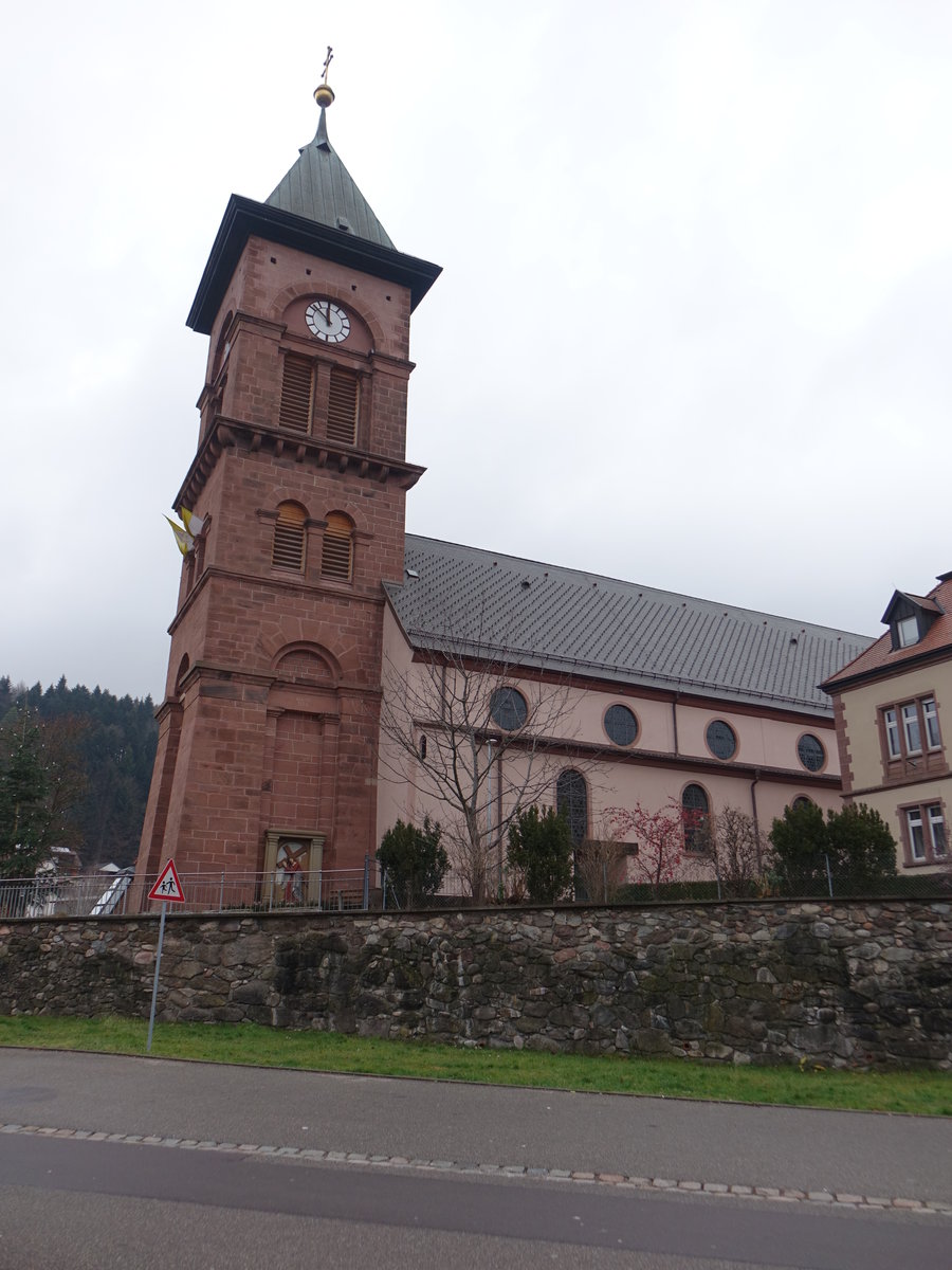 Elzach, kath. Pfarrkirche St. Nikolaus, erbaut ab 1522, Kirchturm erbaut von 1824 bis 1828 im Weinbrennerstil, Langhaus neu erbaut von 1957 bis 1958 (01.01.2019)