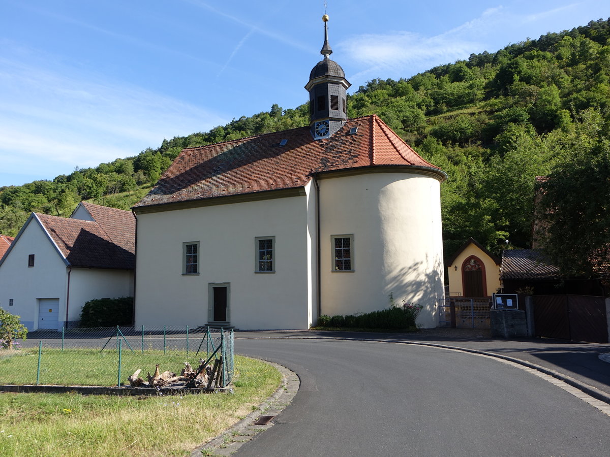 Engenthal, kath. Filialkirche St. Valentin, Saalbau mit eingezogenem Chor und Dachreiter, erbaut von 1722 bis 1727 durch Hans Michael Sthlein (07.07.2018)