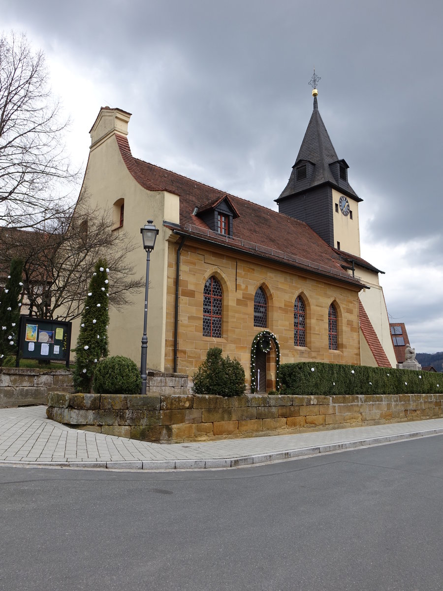 Ermreuth, Ev. St. Peter und Paul Kirche am Marktplatz, Massive Chorturmkirche, Umbau 1727 durch Karl Friedrich von Zocha (27.03.2016)