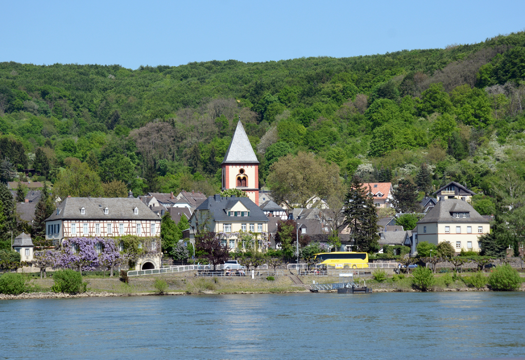 Erpel am Rhein mit der  St. Severinus-Kirche  - 08.05.2016