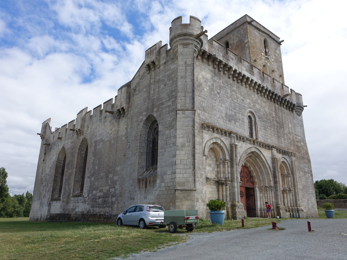 Esnandes, Saint-Martin Kirche, erbaut im 14. Jahrhundert (13.07.2017)