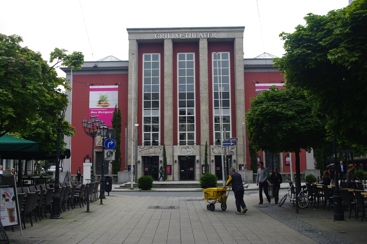 Essen, Grillo Theater am Theaterplatz, erffnet 1892 (30.07.2011)