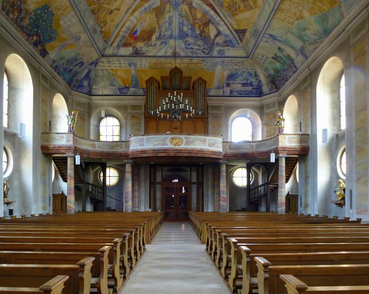 Ettlingen, Blick zur Orgelempore in der Martinskirche, das Deckengemlde schuf Emil Wachter 1988, Aug.2015