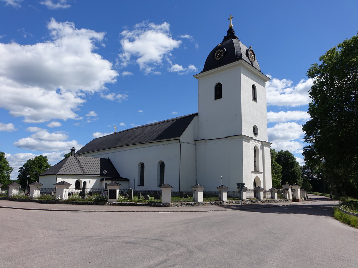 Ev. Kirche in Husby, erbaut im 13. Jahrhundert, erweitert von 1779 bis 1782 (22.06.2017)