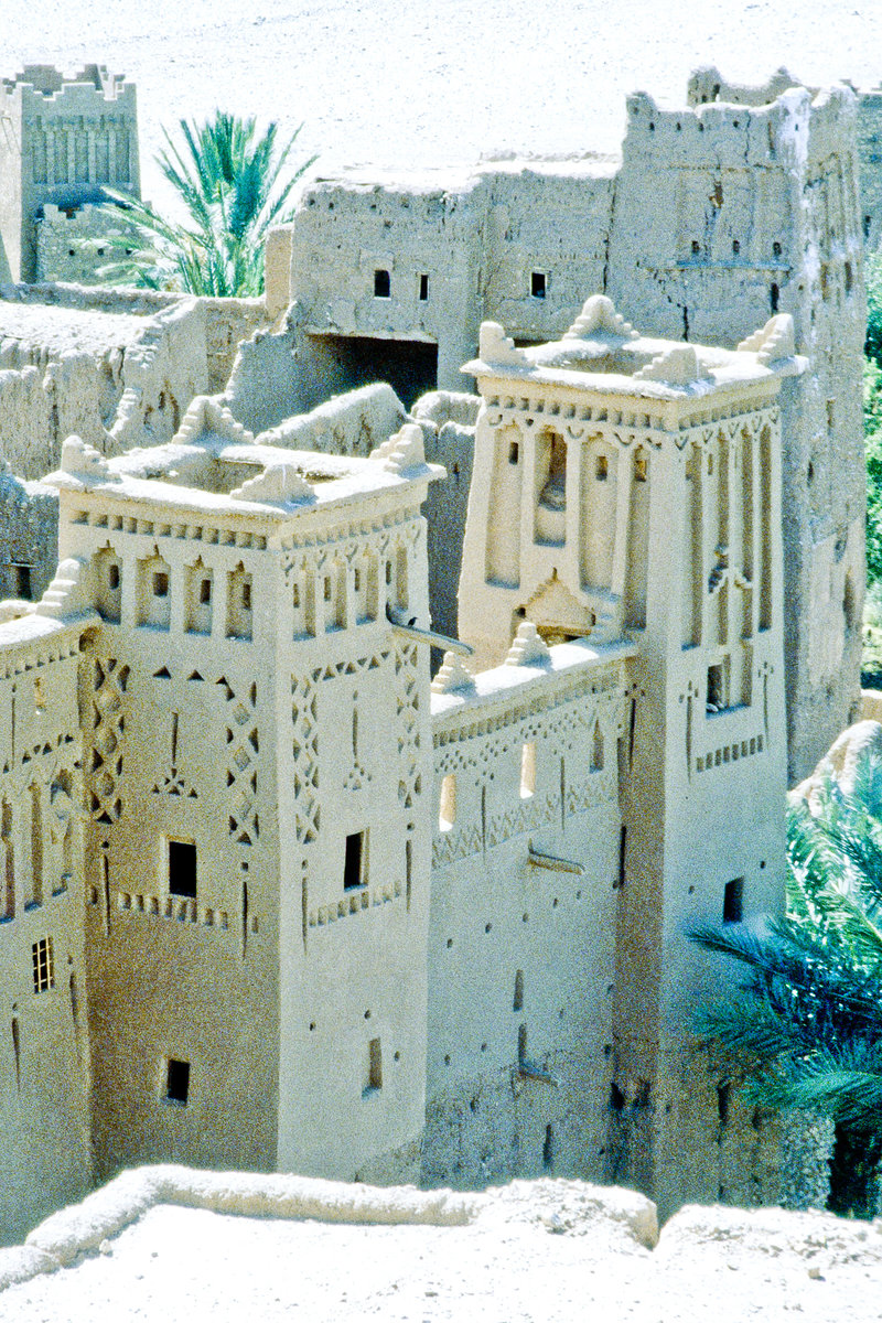 Festung in At-Ben-Haddou am Fue des Hohen Atlas im Sdosten Marokkos. Der komplette alte Ortskern ist seit dem Jahr 1987 von der UNESCO als Weltkulturerbe anerkannt. Bild vom Dia. Aufnahme: November 1996.