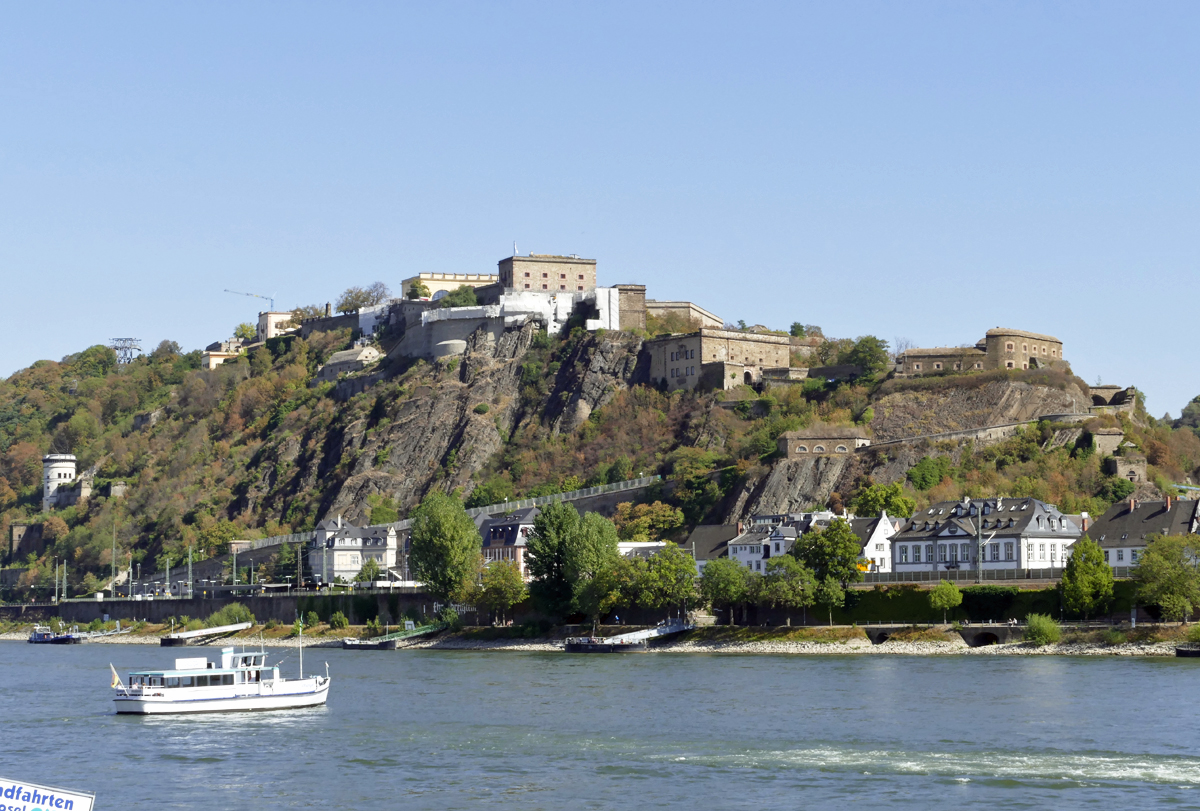 Festung Ehrenbreitstein (aus dem 16. Jahrhundert) thront ber Koblenz - 12.09.2018