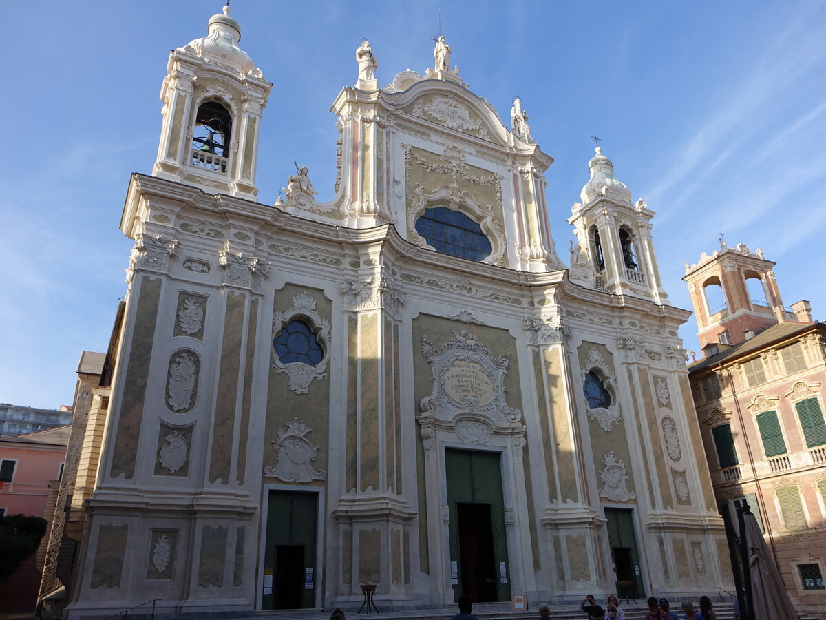 Finale Ligure, Kathedrale St. Giovanni Battista, erbaut von 1619 bis 1675, Fassade von N. Barella (02.10.2021)