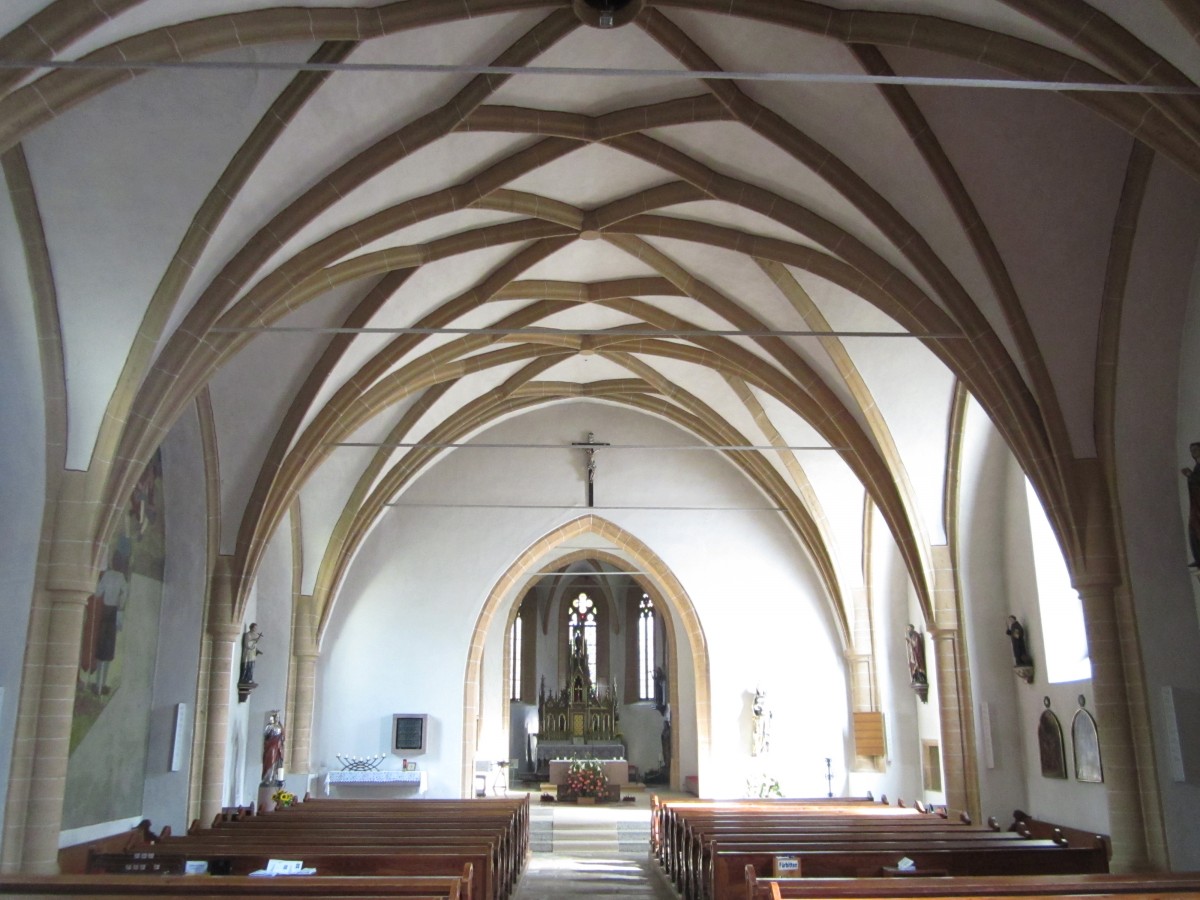 Fohnsdorf, St. Rupert Kirche, Sternrippengewlbe, neugotischer Hochaltar (03.10.2013)