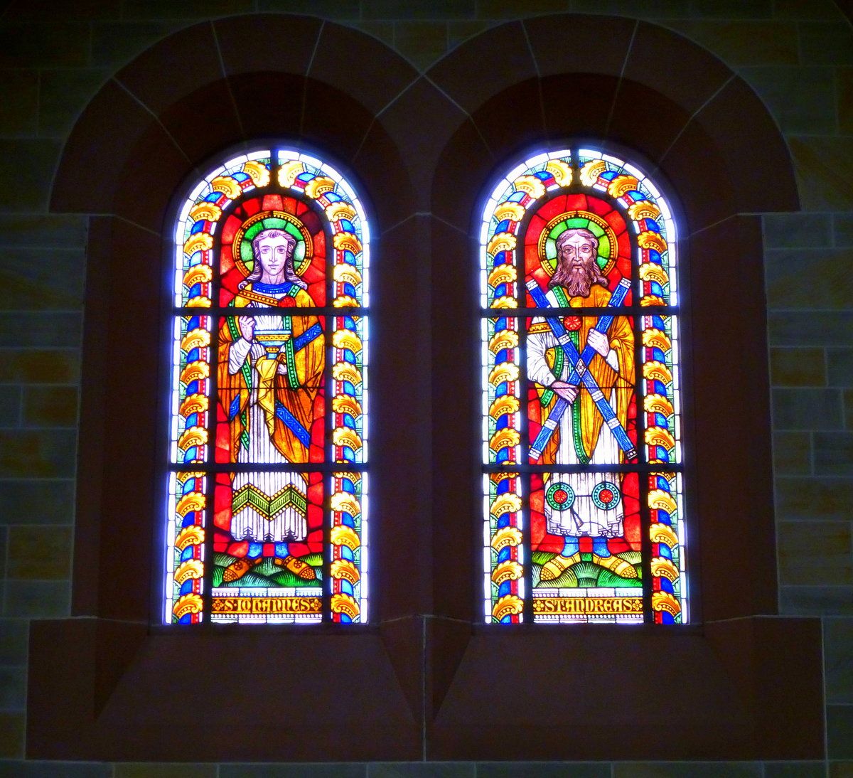 Forchheim, St.Johannes Baptista, vier dieser original Bleiglasfenster haben den Krieg schadlos berstanden, Sept.2017
