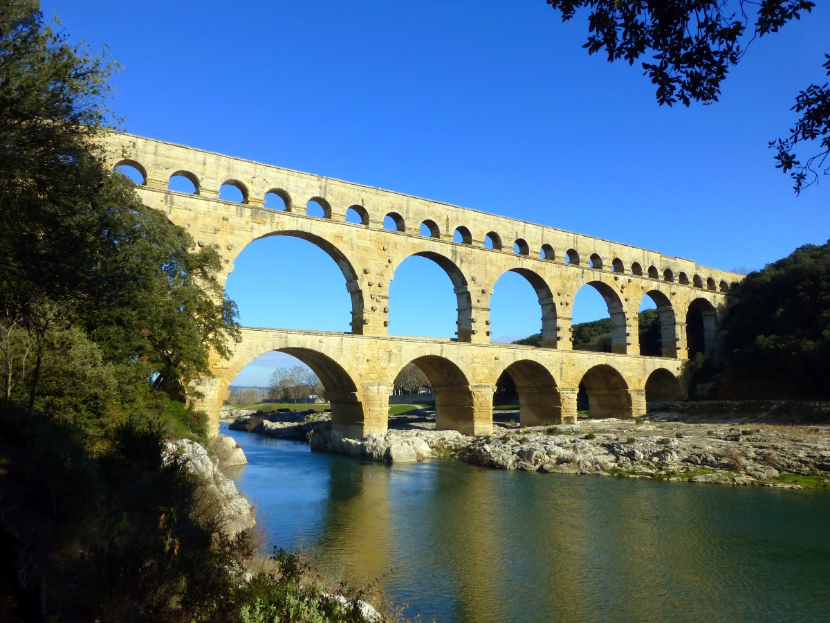 Frankreich, Languedoc, Gard, sdwestliche Seite des Pont du Gard, vom linken Ufer des Gard aus fotografiert. 31.01.2014