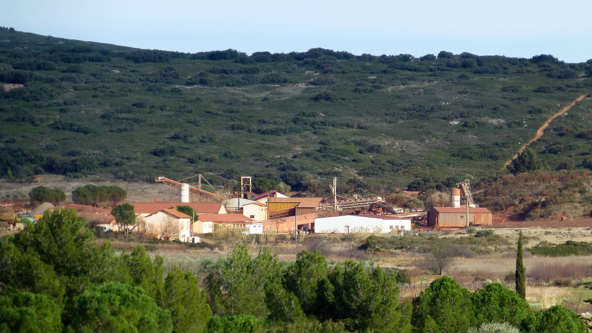 Frankreich, Languedoc, Hrault. Das Bauxitbergwerk von Villeveyrac ist das letzte seiner Art in Frankreich. Die Bauxit dient vor allem bei der Herstellung von Zement. 26.01.2014