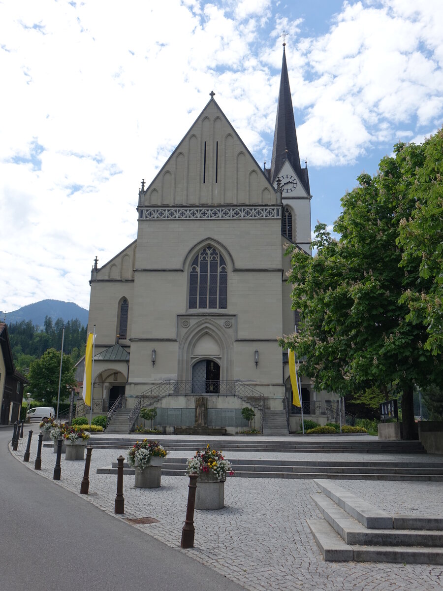 Frastanz, Pfarrkirche St. Sulpitius, erbaut bis 1885 nach dem Plan des Klner und Wiener Dombaumeisters Friedrich von Schmidt (03.06.2021)