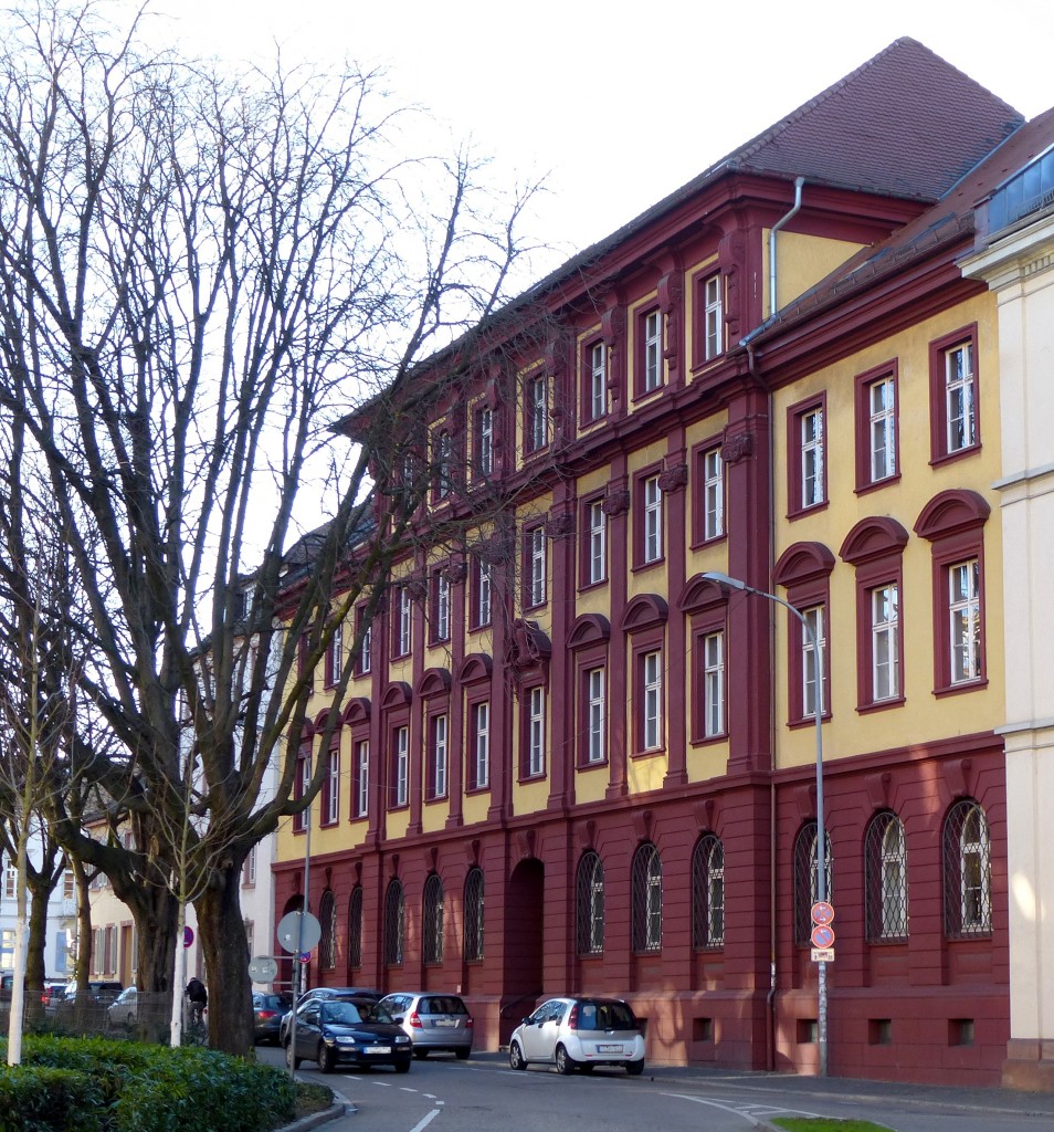 Freiburg, das 1921 im neobarocken Stil erbaute Gebude gehrt mit zum Amtsgericht, Jan.2015