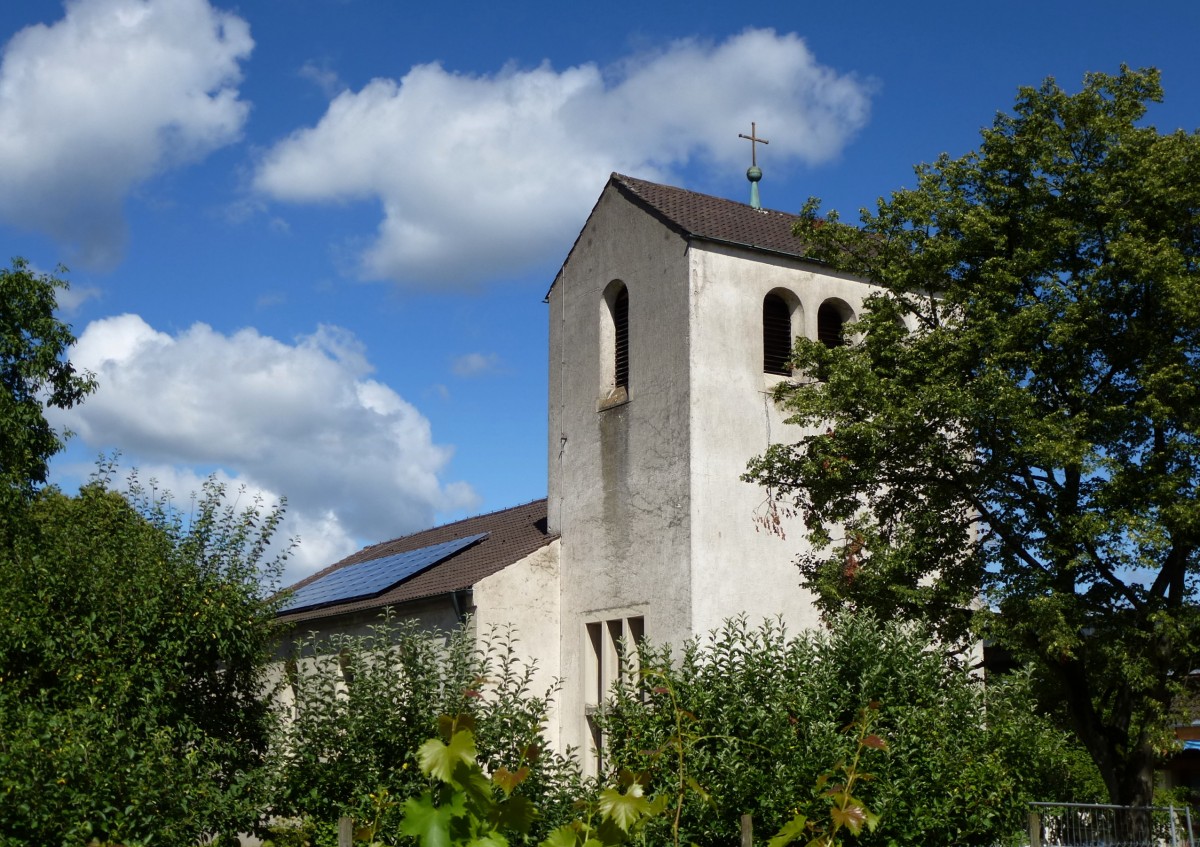 Freiburg, die 1955 erbaute evangelische Lukaskirche im Stadtteil St.Georgen, Juli 2013