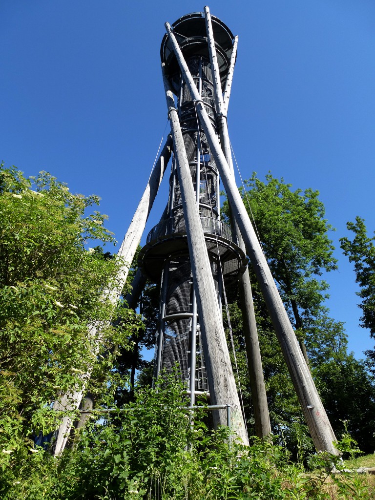Freiburg, der 33m hohe Schlobergturm, 2002 eingeweiht, Juni 2014