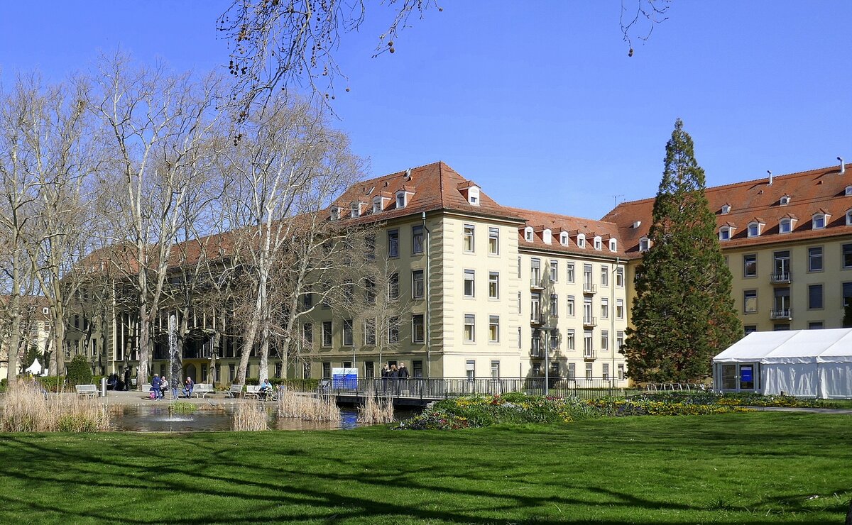 Freiburg, Blick auf einen Teil des Zentralklinikums der Universitt Freiburg, erbaut 1926-31, Mrz 2021