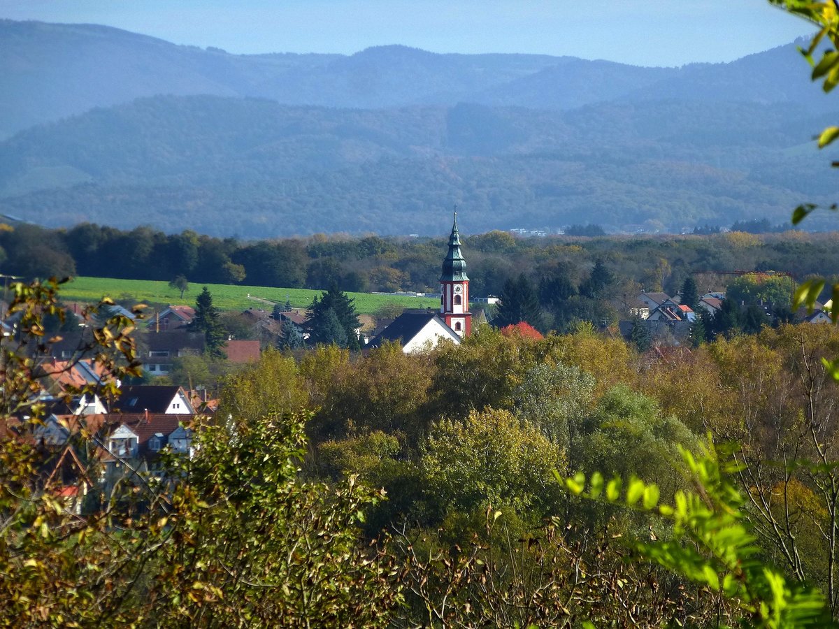Freiburg, Blick vom Roten Felsen bei Hugstetten ber den Ortsteil Freiburg-Hochdorf, im Hintergrund der Schwarzwald, Okt.2014